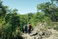 Osprey Farpoint Trek Pack Rugzak - Blauw - 55 Liter 18 Osprey Farpoint Trek Pack Rugzak - Blauw - 55 Liter -Buiten Kamperen 1267 1900 f22 fairview trek pack 50 zircon red o s 10003329 farpoint trek pack 55 muted space blue o s 10003693 samrouda exp 4 10 24 002